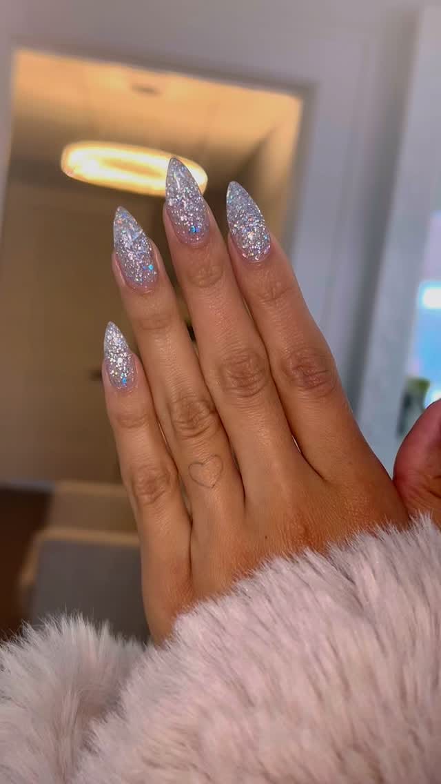 Post 2 by 𝐺𝐿𝑂𝑆𝑆 Nail & Beauty Bar on Instagram (video)