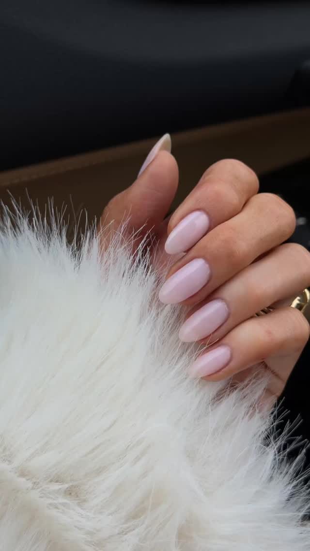Post 5 by 𝐺𝐿𝑂𝑆𝑆 Nail & Beauty Bar on Instagram (video)