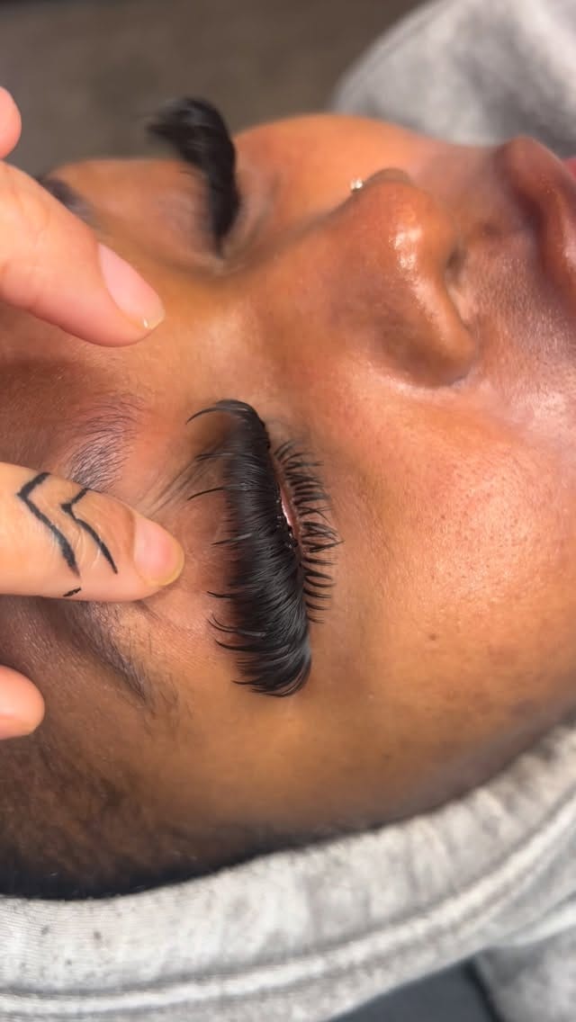 Post 3 by ATL LASH ARTIST on Instagram (video)