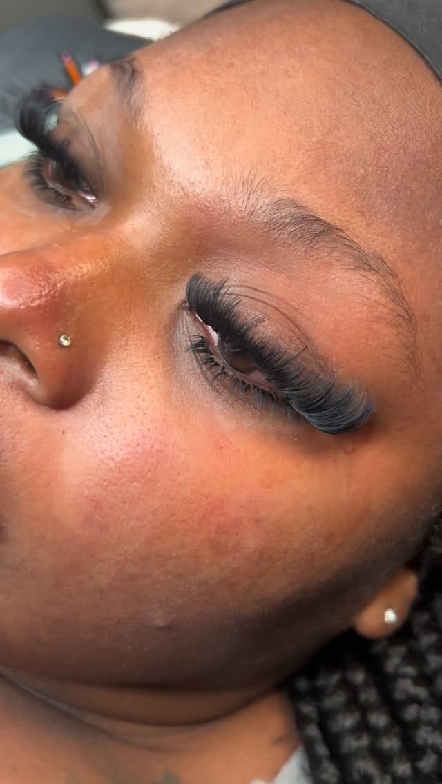 Post 8 by ATL LASH ARTIST on Instagram (video)