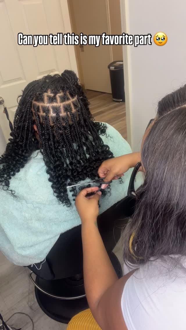 Post 9 by READY TO WEAR WIGS✨ on Instagram (video)