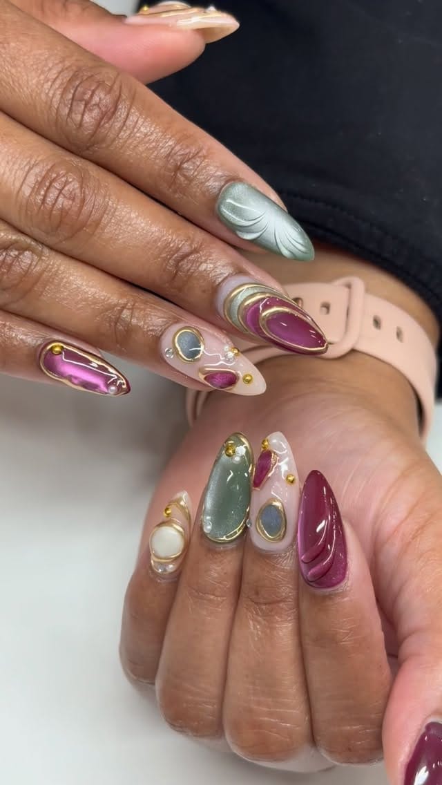 Post 2 by The little NAIL KITCHEN on Instagram (video)