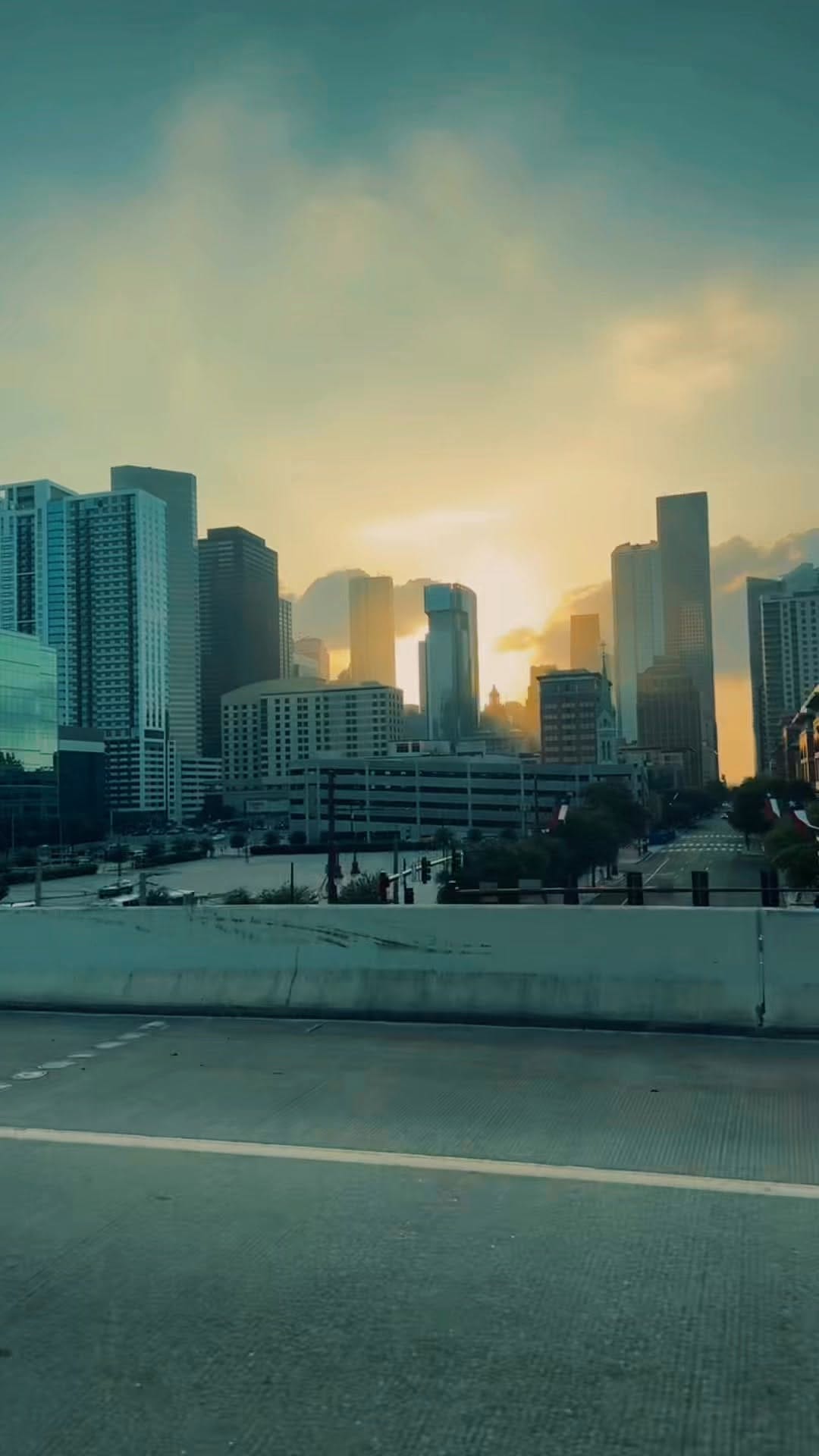 Post 2 by Houston Hairstylist/ Colorist on Instagram (video)