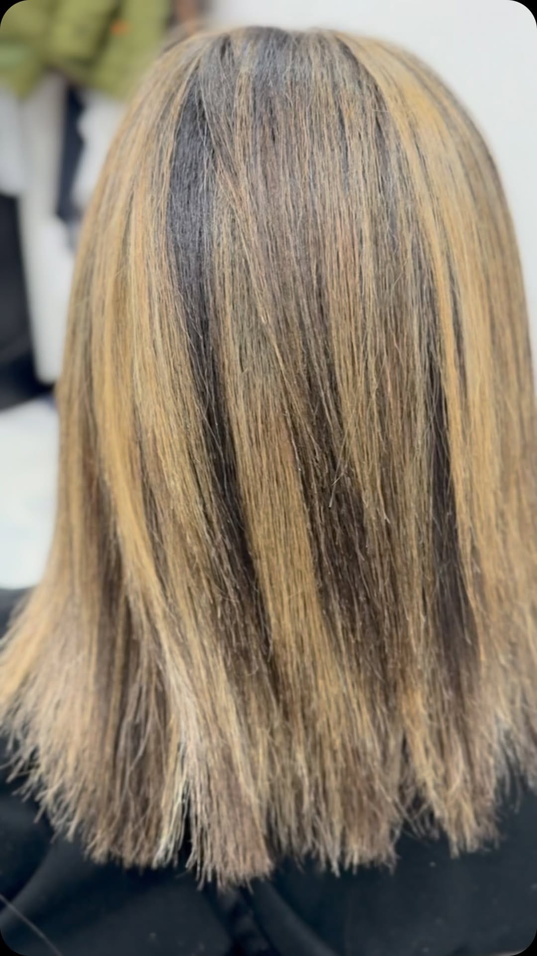 Post 5 by Houston Hairstylist/ Colorist on Instagram (video)