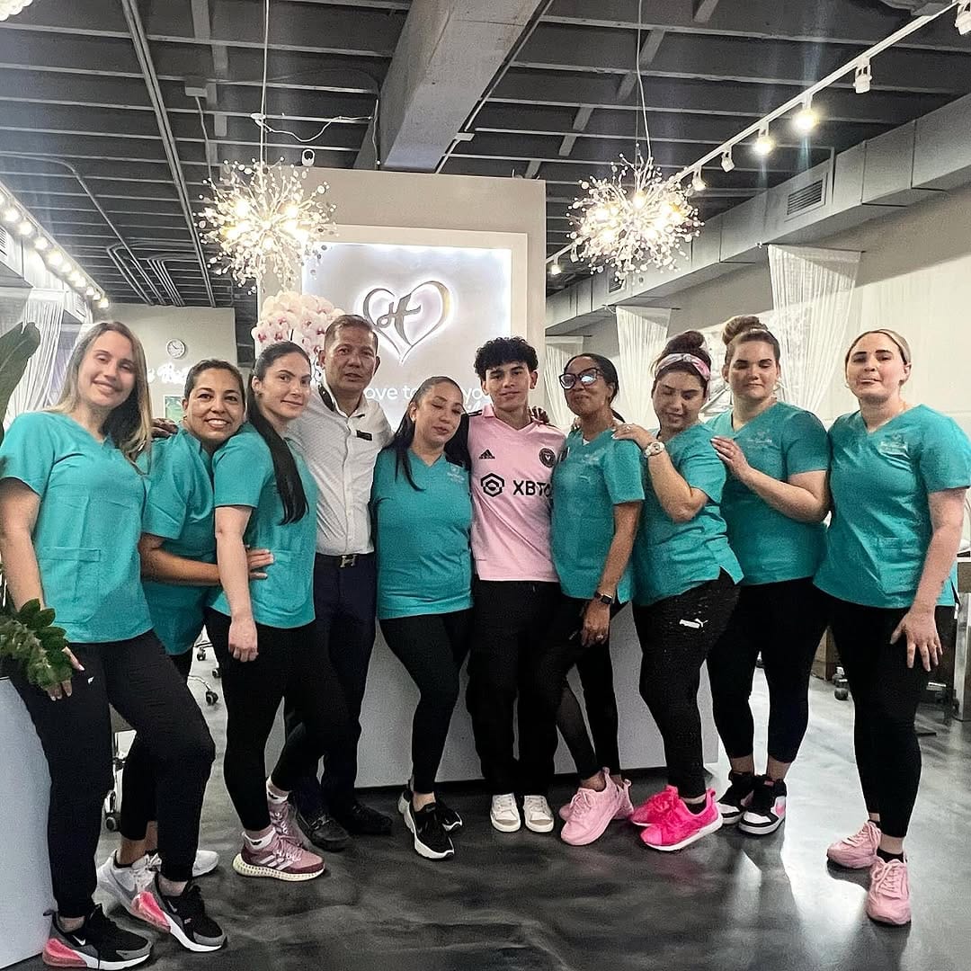 Post 5 by Hot Nail Spa South Miami on Instagram (image)