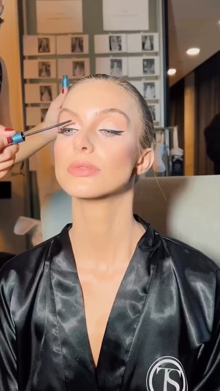 Post 7 by Makeup and Hair on Instagram (video)