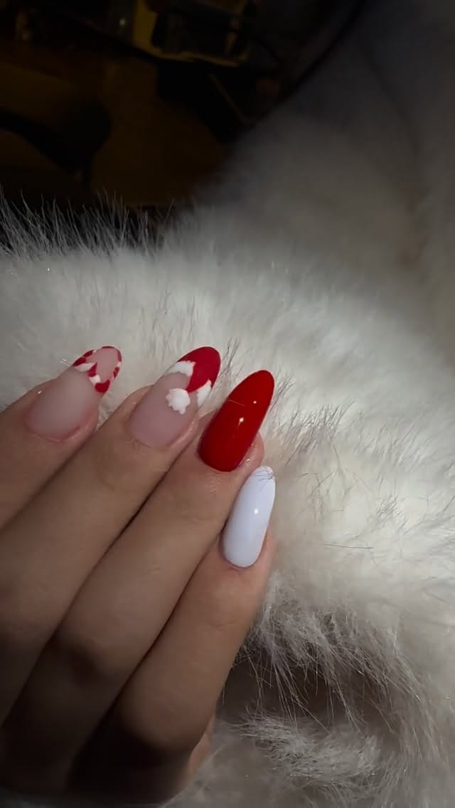 Post 1 by E.K Nail Art on Instagram (video)