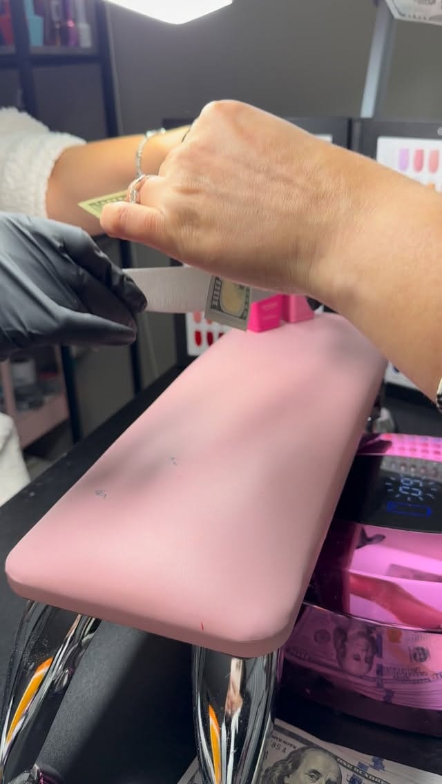 Post 6 by E.K Nail Art on Instagram (video)