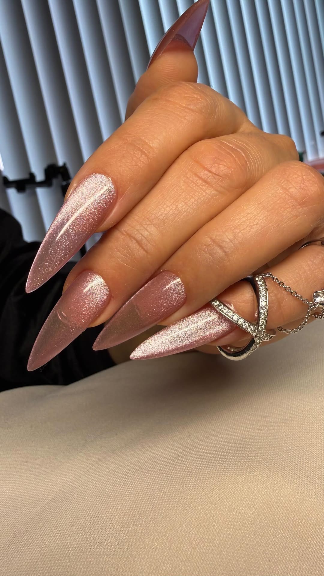 Post 4 by E.K Nail Art on Instagram (video)
