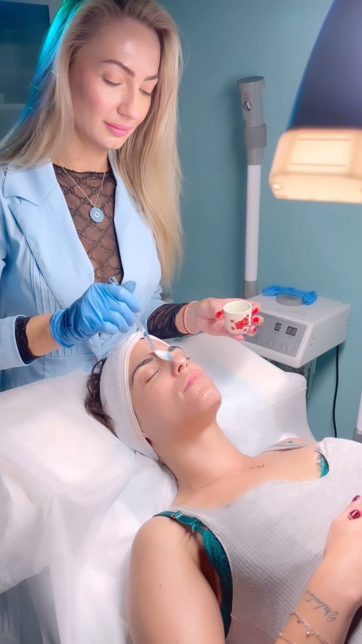 Post 9 by Lux Skin Bar Chicago spa & skincare salon on Instagram (video)