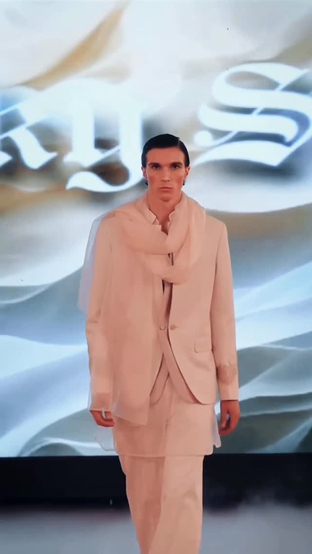 Post 3 by Don Hsiao on Instagram (video)