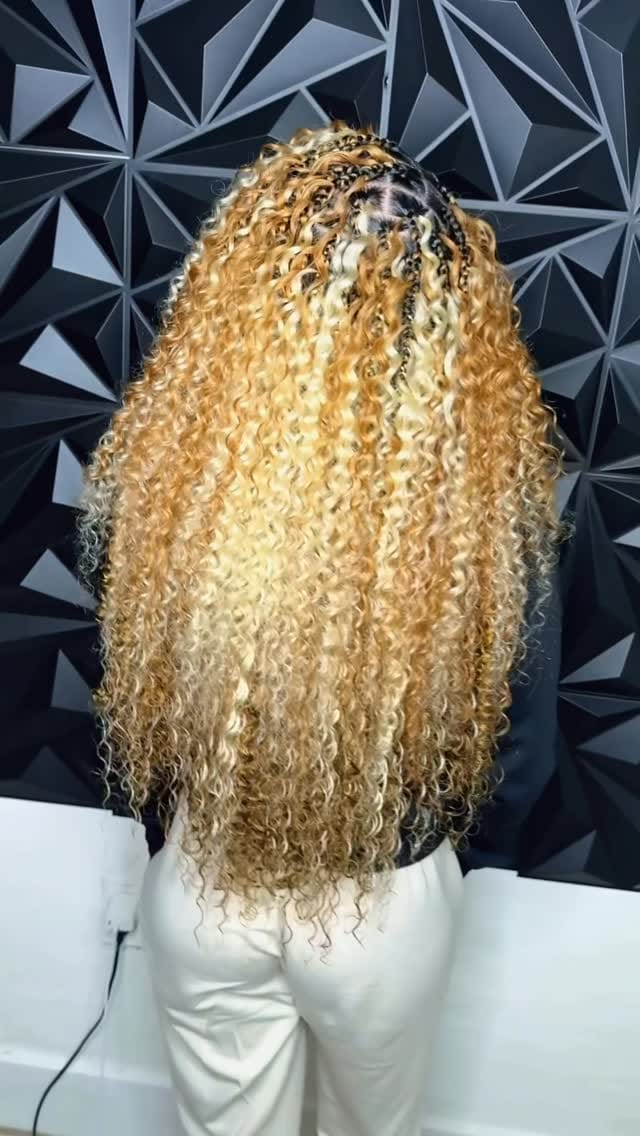 Post 5 by Dee on Instagram (video)