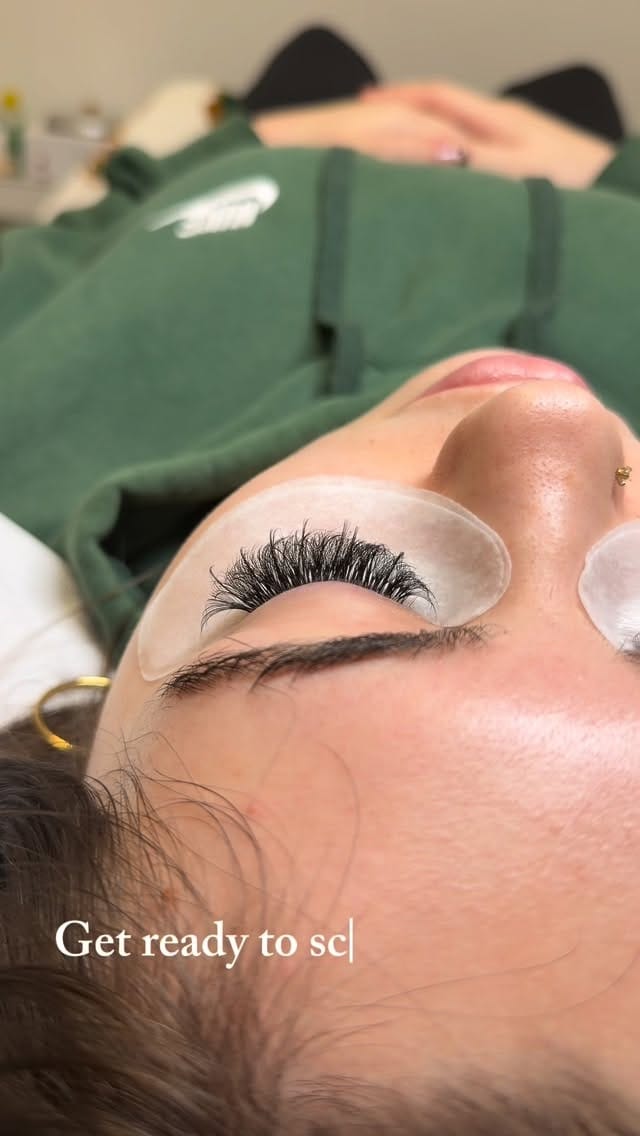 Post 7 by Kingdom Eyelashes on Instagram (video)