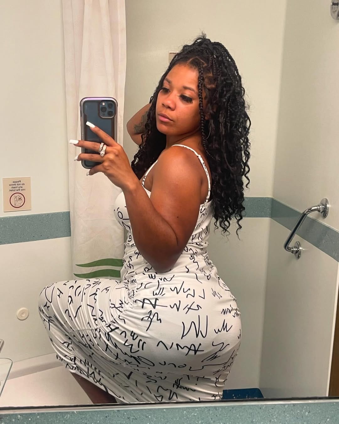 Post 4 by Foreign Mami🇵🇷🇳🇱🇩🇪🇮🇹🇭🇹 on Instagram (image)
