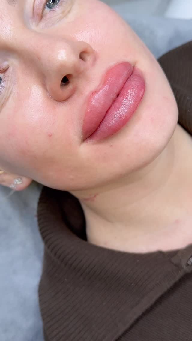 Post 3 by 𝙼𝚒𝚌𝚛𝚘𝚋𝚕𝚊𝚍𝚒𝚗𝚐 𝙷𝚘𝚞𝚜𝚝𝚘𝚗 on Instagram (video)