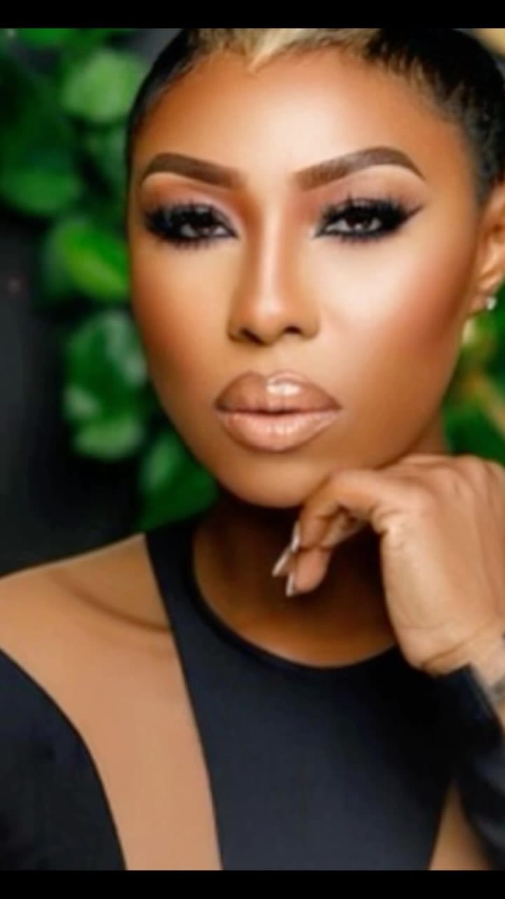 Post 10 by MAKEUP & HAIR BY DIVA ARTISTRY on Instagram (video)