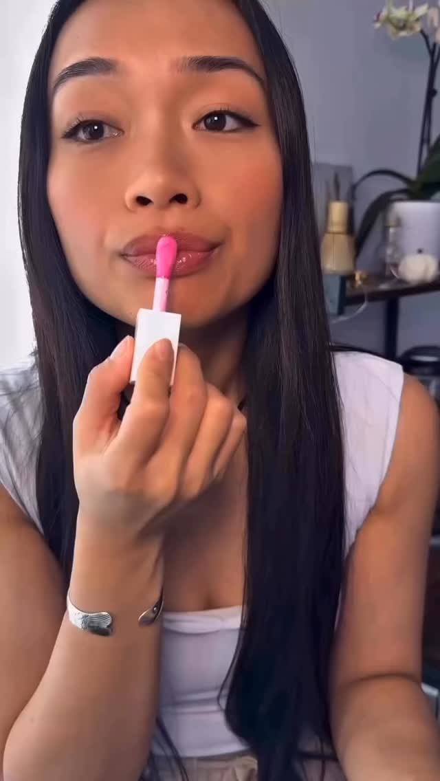 Post 8 by American Woman Beauty™️ 💋 on Instagram (video)