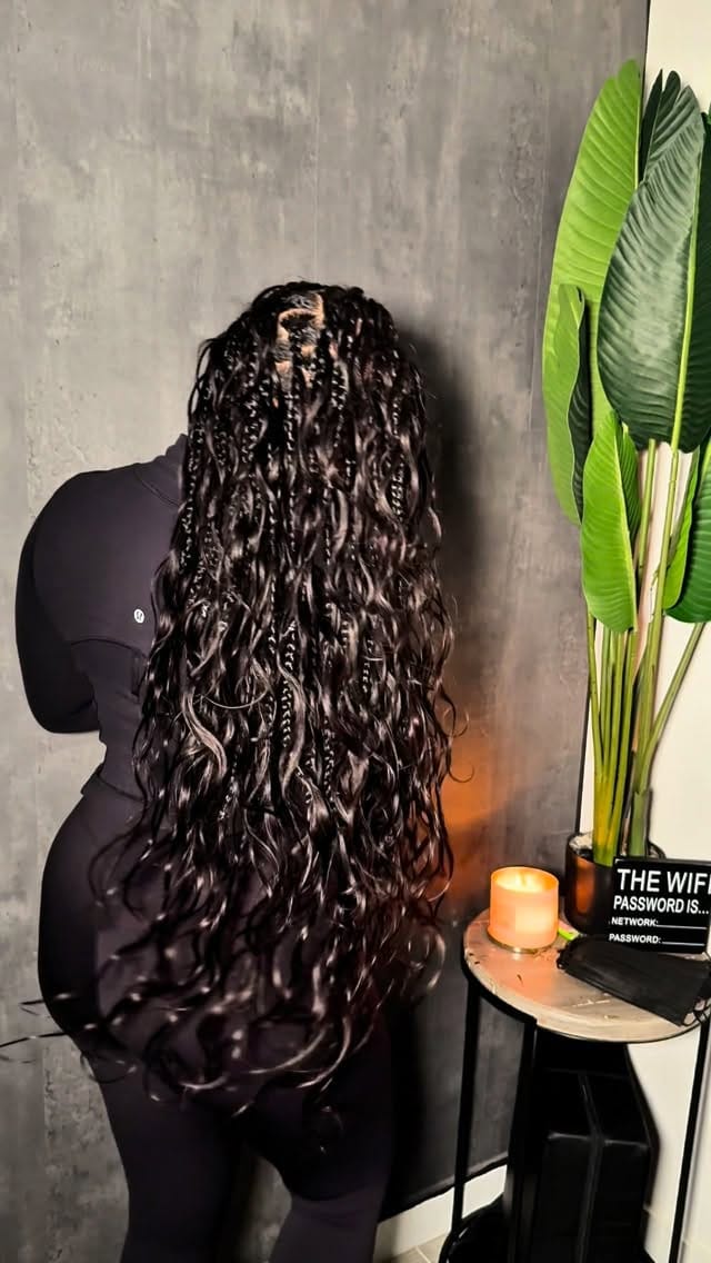 Post 3 by Luxury Miami Braider on Instagram (video)