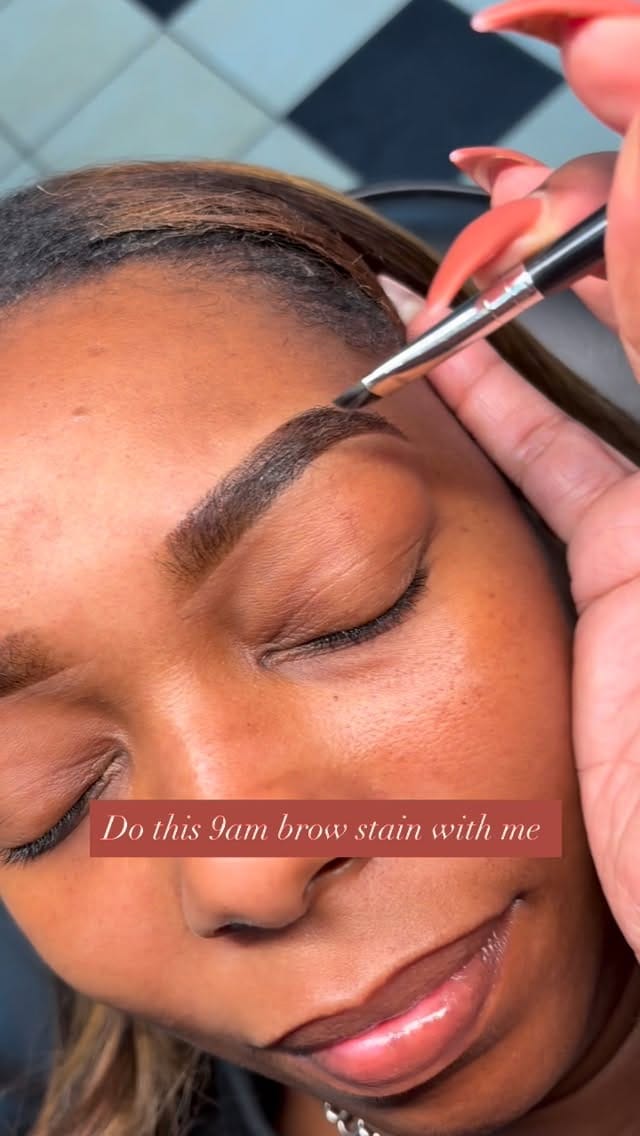 Post 4 by CHRISTIE DIONNE BROW ARTISTRY on Instagram (video)