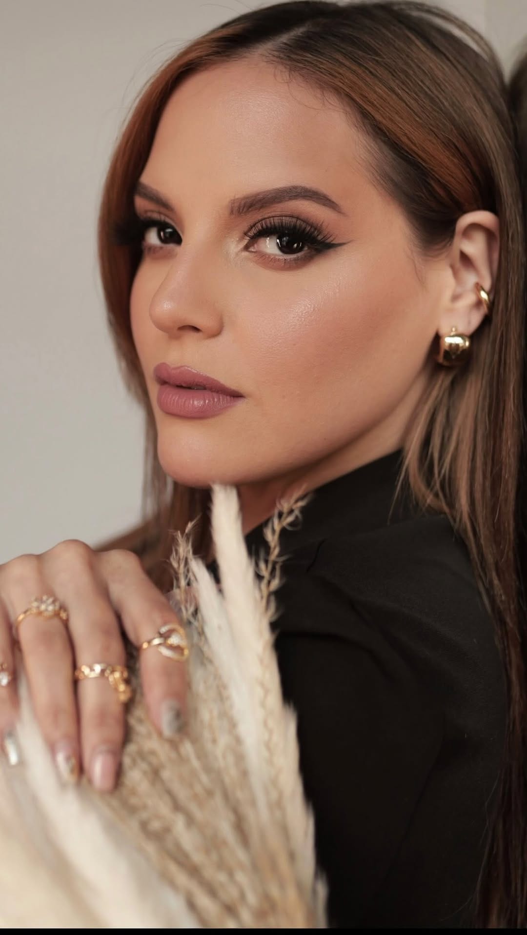 Post 4 by Joselyn Pinero - Maquilladora Profesional on Instagram (video)