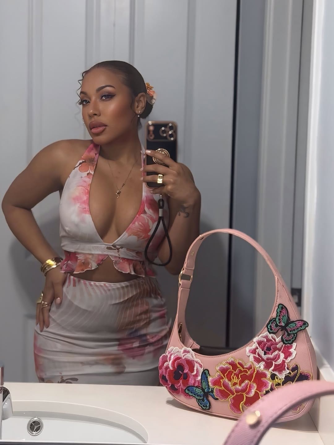Post 9 by Sarai Yoely on Instagram (carousel)