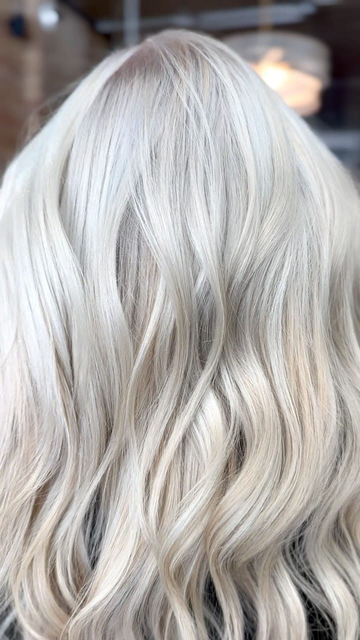 Post 9 by Lindsay Kertesz Chicago Hairstylist on Instagram (video)