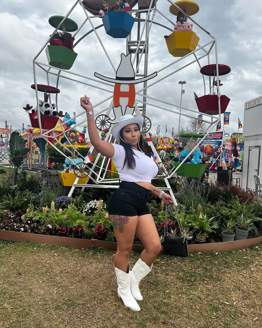 Post 3 by Chelicee Clinton 💙 on Instagram (carousel)