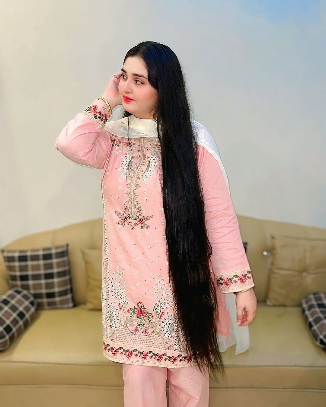 Post 8 by Rimsha Qadeer on Instagram (carousel)