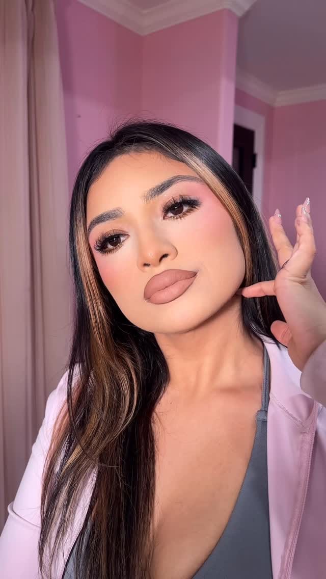 Post 2 by HOUSTON MAKEUP ARTIST 🖤 on Instagram (video)