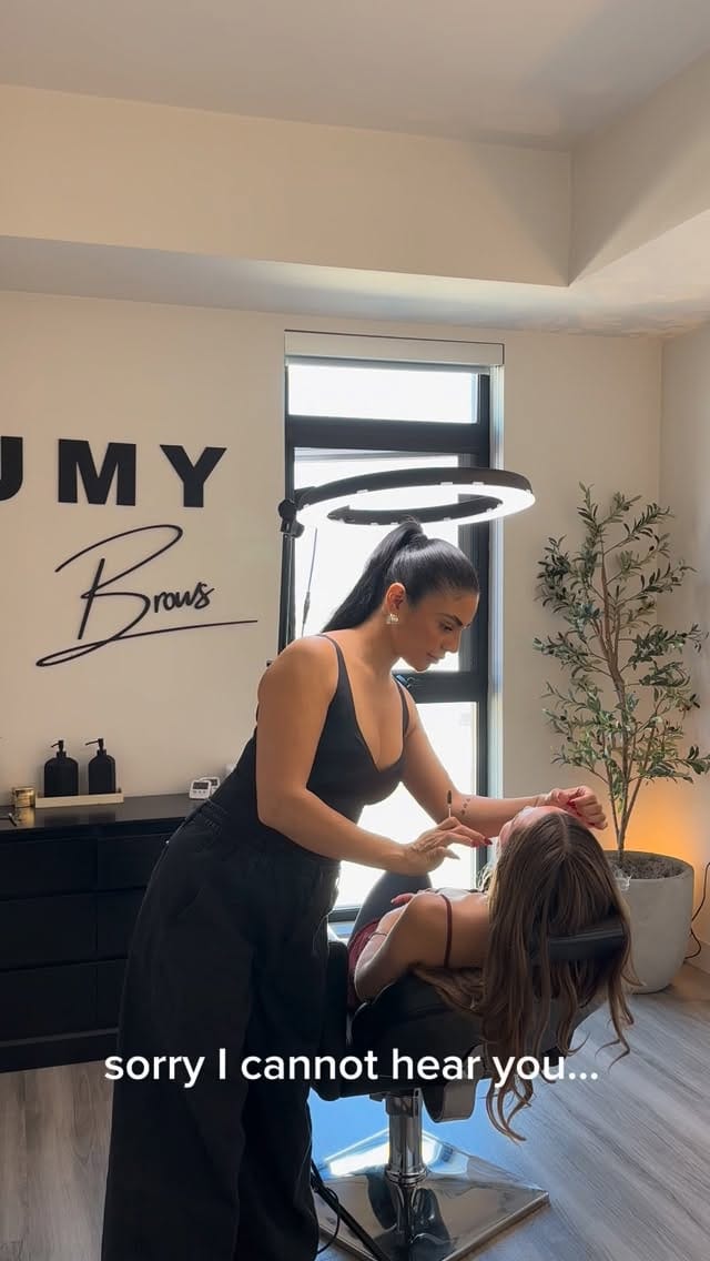 Post 1 by LA/ BROW ARTIST on Instagram (video)
