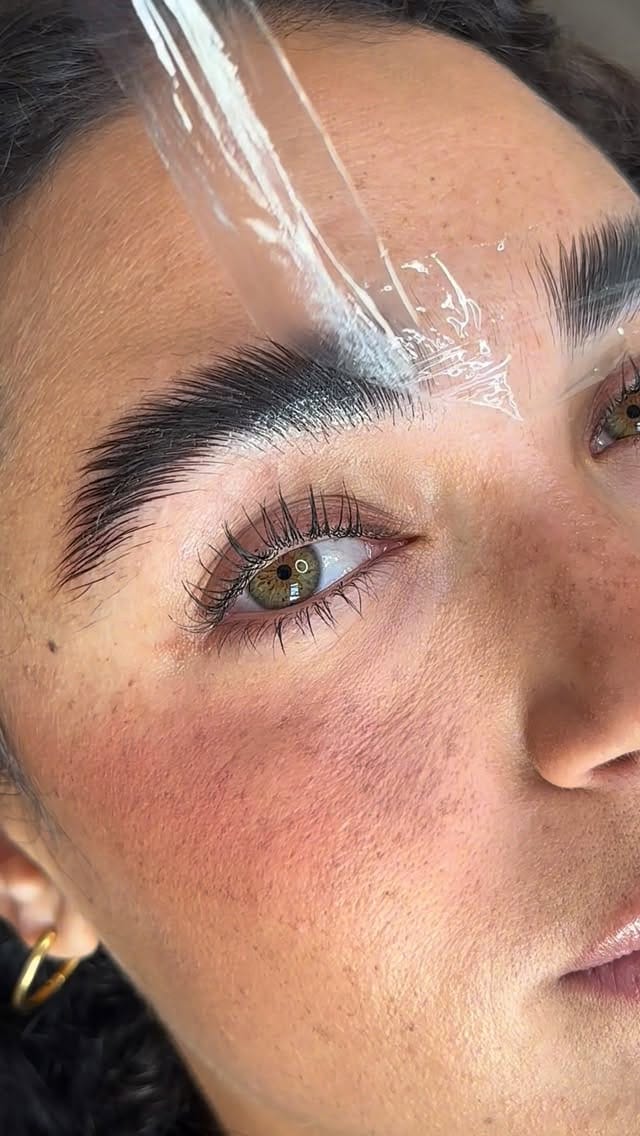 Post 2 by LA/ BROW ARTIST on Instagram (video)