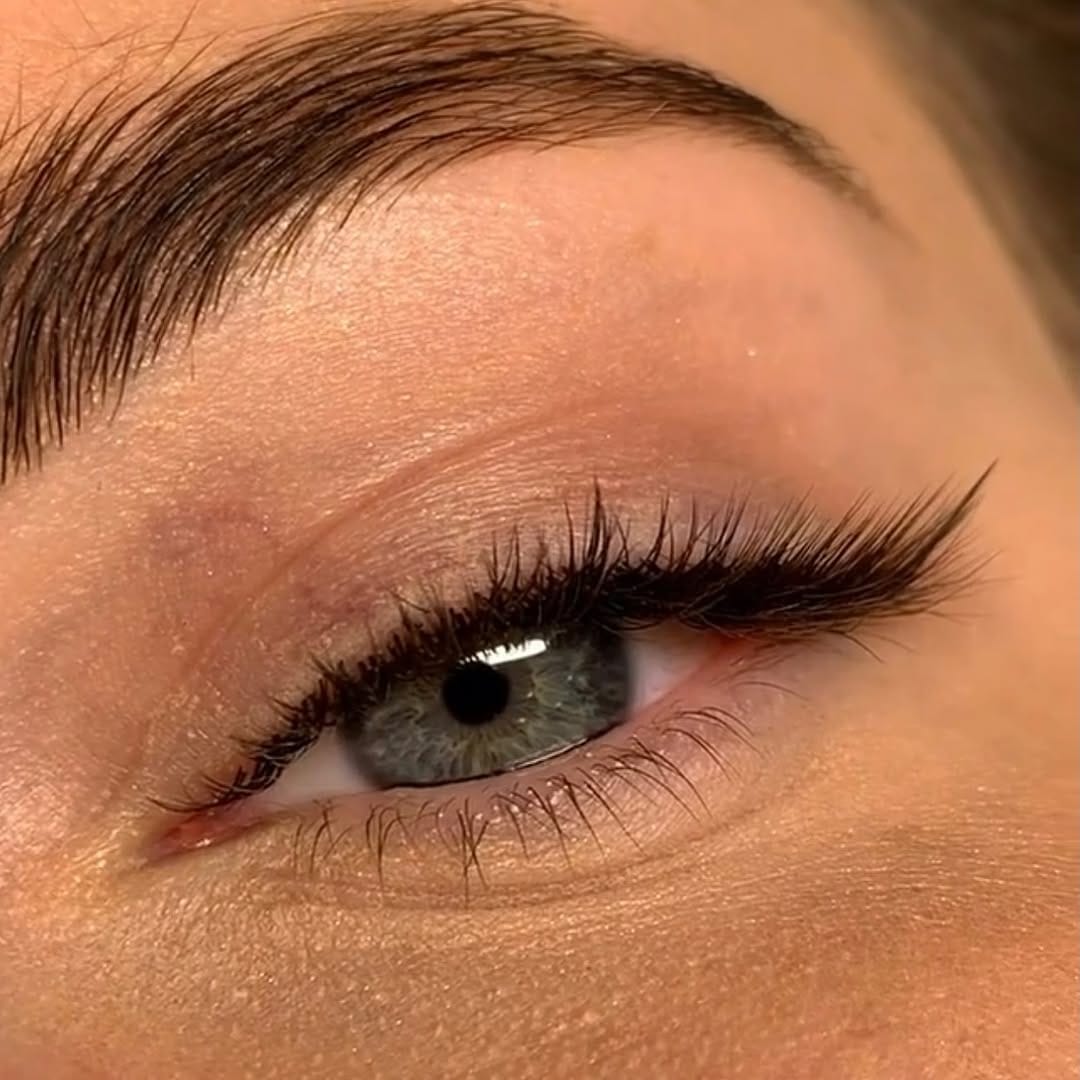Post 1 by Eyelash extensions Miami on Instagram (image)