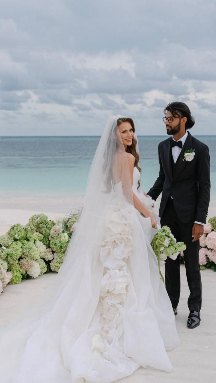 Post 2 by GLAM ON LOCATION on Instagram (video)