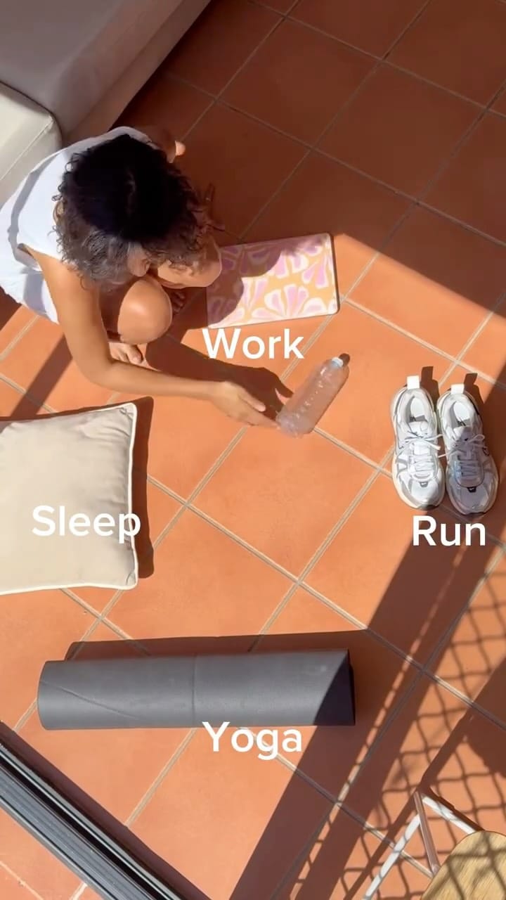 Post 4 by 𝑨𝒍𝒍𝒚 |YOGA ☺︎𝐍𝐢𝐤𝐞 𝐨𝐟𝐟𝐢𝐜𝐢𝐚𝐥 𝐭𝐫𝐚𝐢𝐧𝐞𝐫 on Instagram (video)