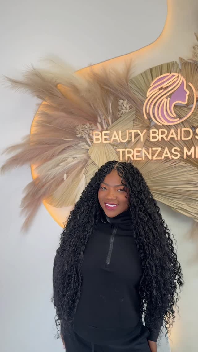 Post 9 by Trenzas Miami on Instagram (video)