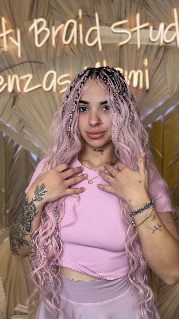 Post 3 by Trenzas Miami on Instagram (video)