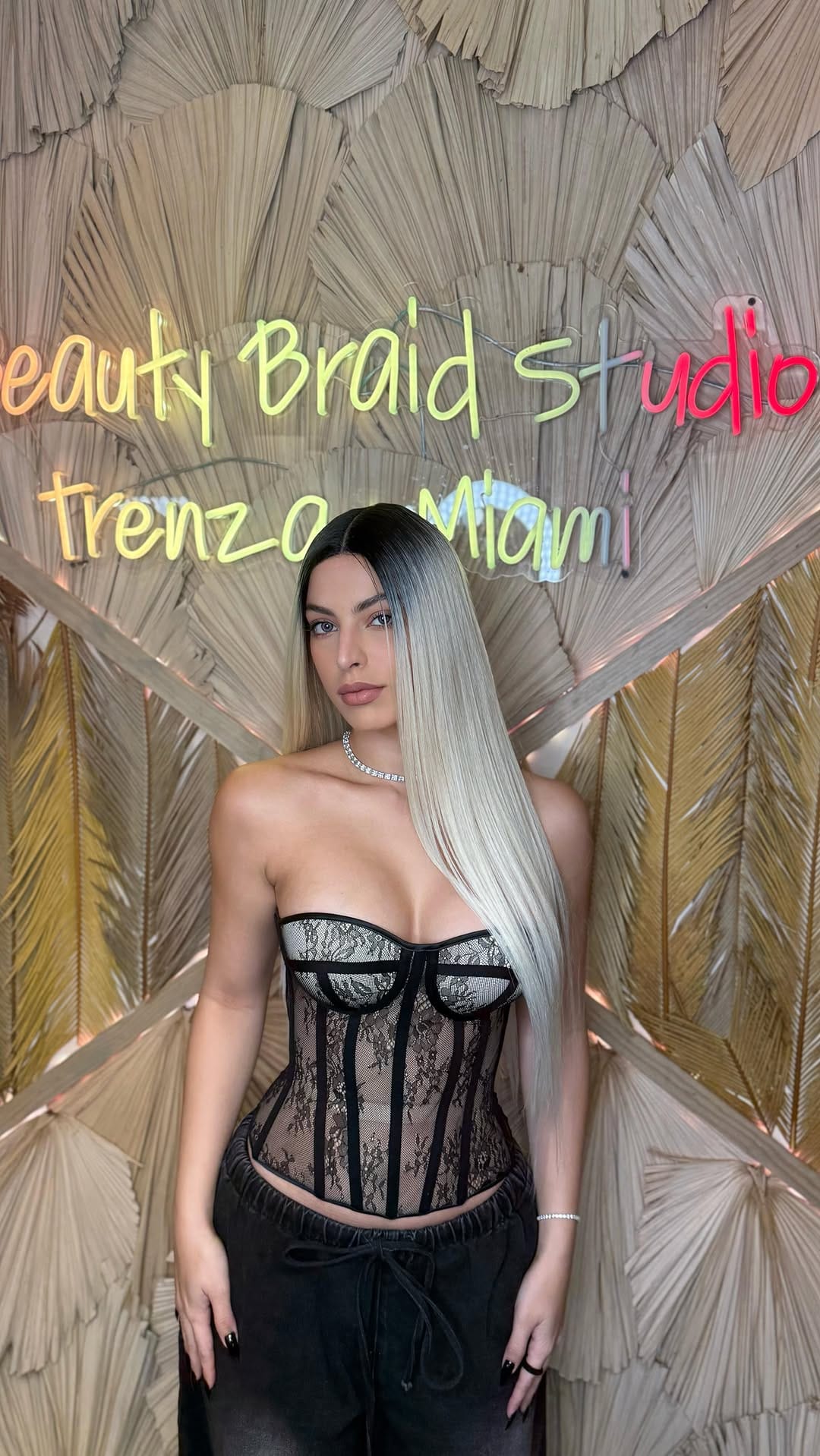 Post 10 by Trenzas Miami on Instagram (video)