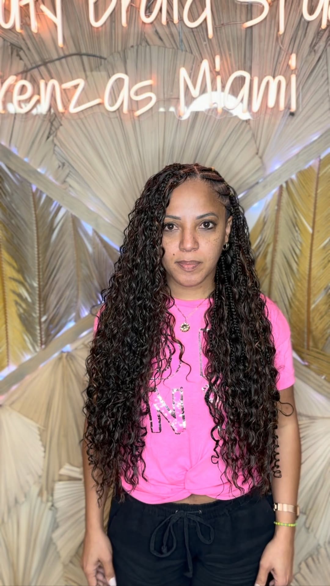 Post 4 by Trenzas Miami on Instagram (video)