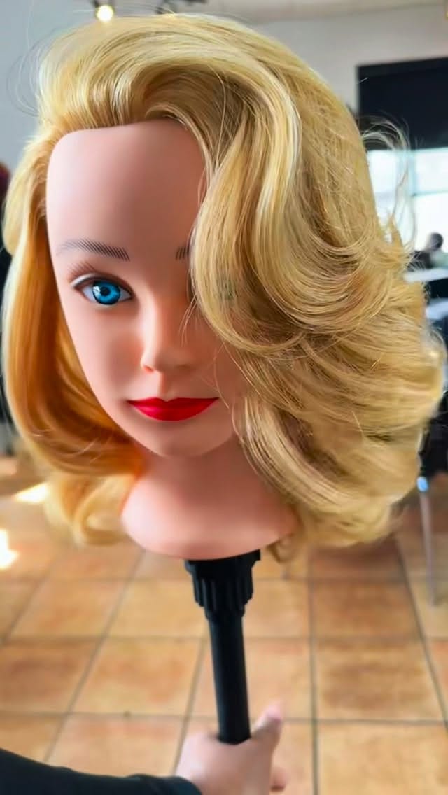 Post 3 by ATLANTA Silk Press 📍| Mompreneur & Cosmetologist on Instagram (video)