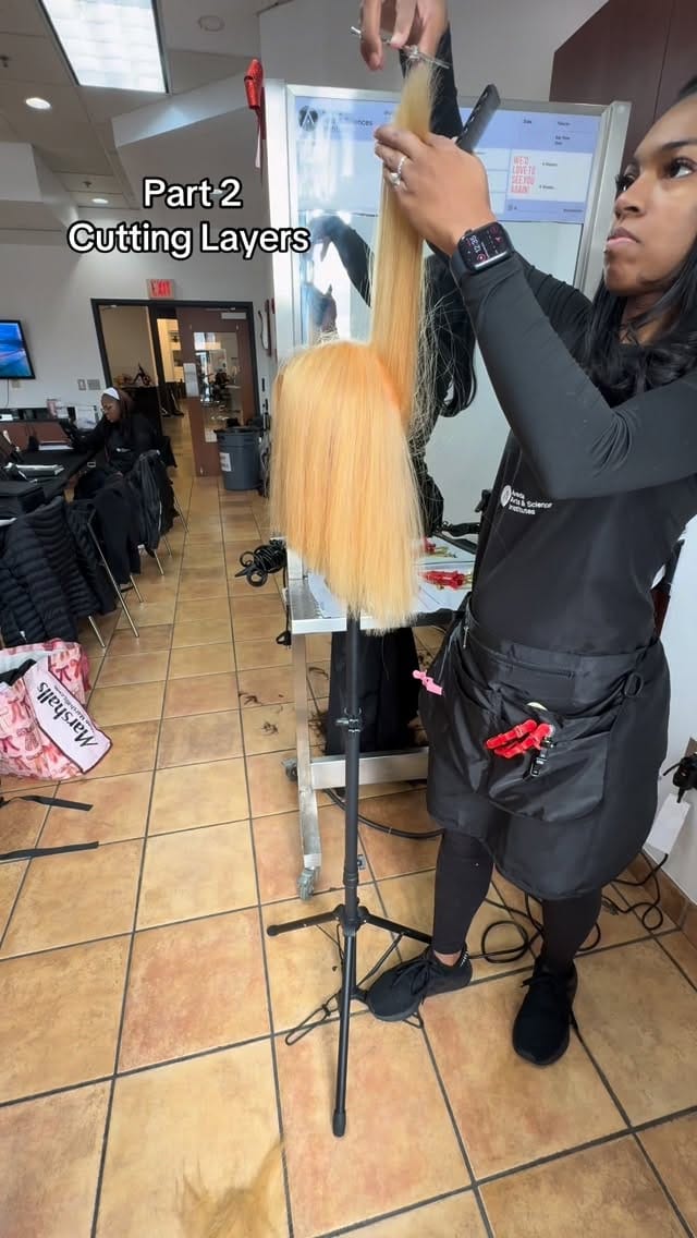Post 6 by ATLANTA Silk Press 📍| Mompreneur & Cosmetologist on Instagram (video)