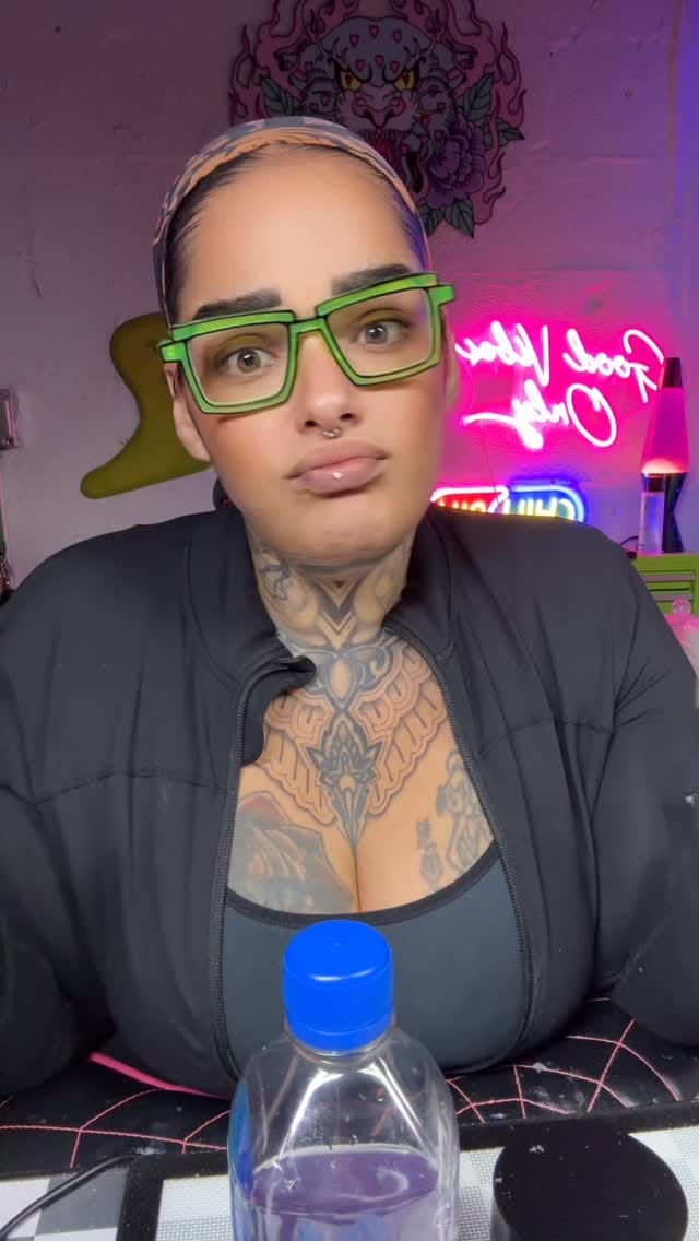 Post 10 by Hippie Vibe Nails on Instagram (video)