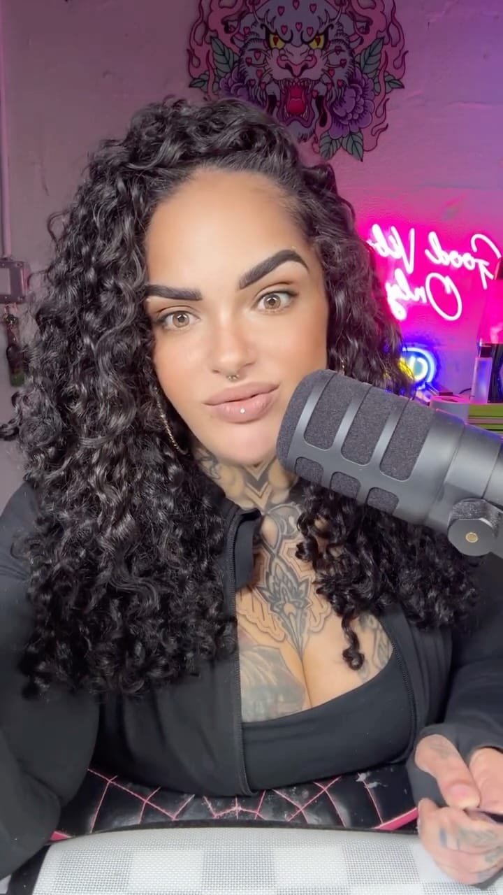 Post 7 by Hippie Vibe Nails on Instagram (video)