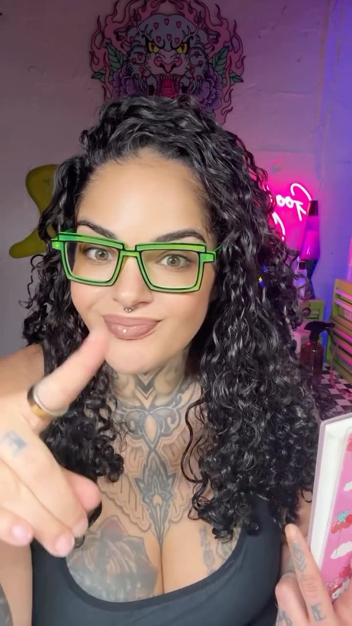 Post 3 by Hippie Vibe Nails on Instagram (video)