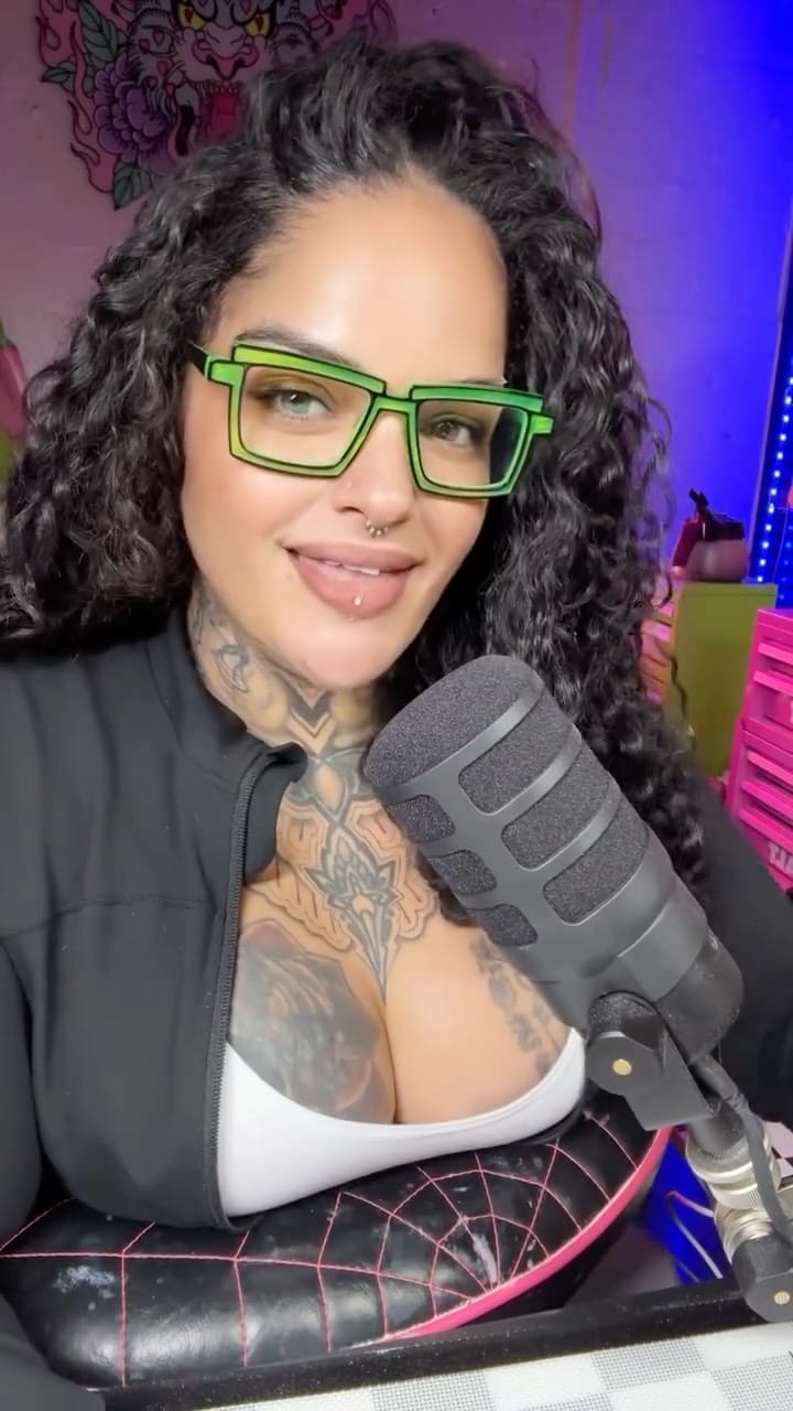 Post 6 by Hippie Vibe Nails on Instagram (video)