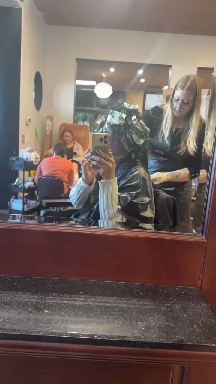 Post 4 by JLon Beauty Bar on Instagram (video)