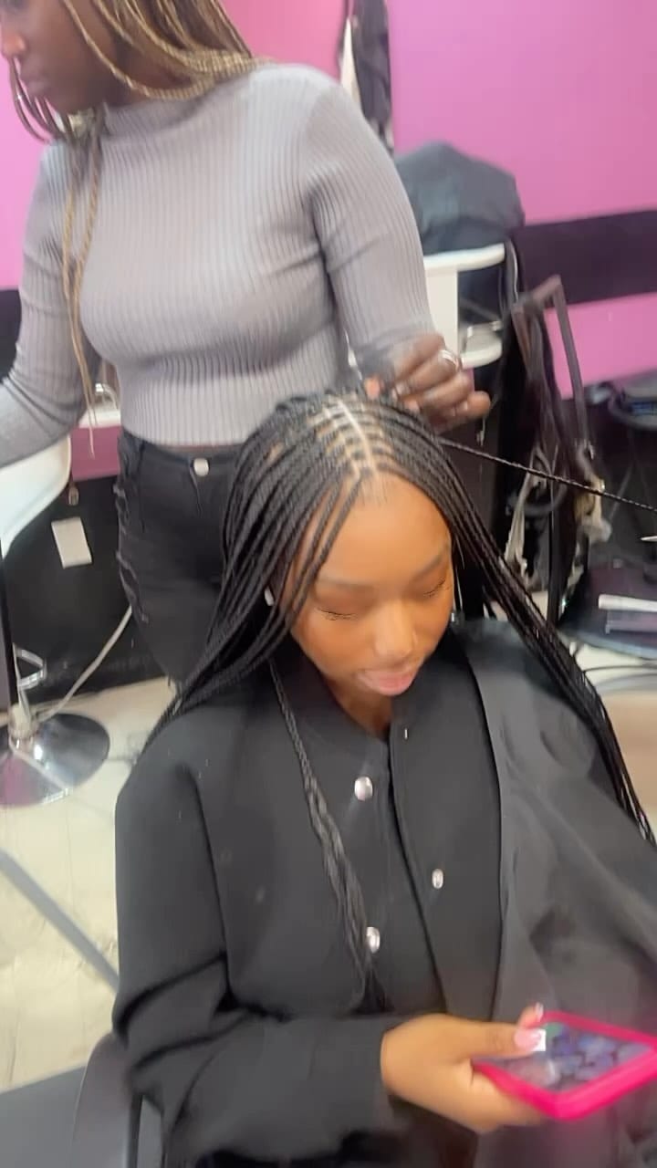 Post 10 by Magicboss Braids on Instagram (video)