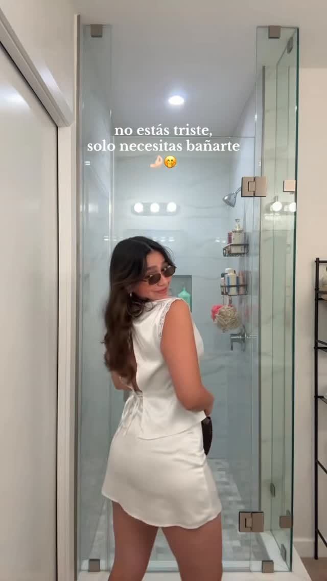 Post 4 by Nicole🤠 on Instagram (video)