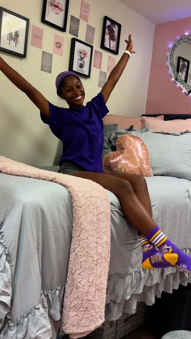 Post 7 by Houston Short hair Elan Simmons on Instagram (video)