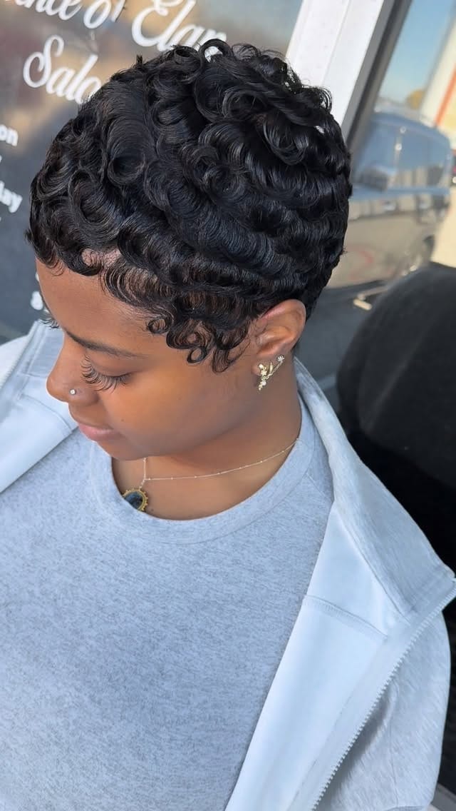 Post 2 by Houston Short hair Elan Simmons on Instagram (video)