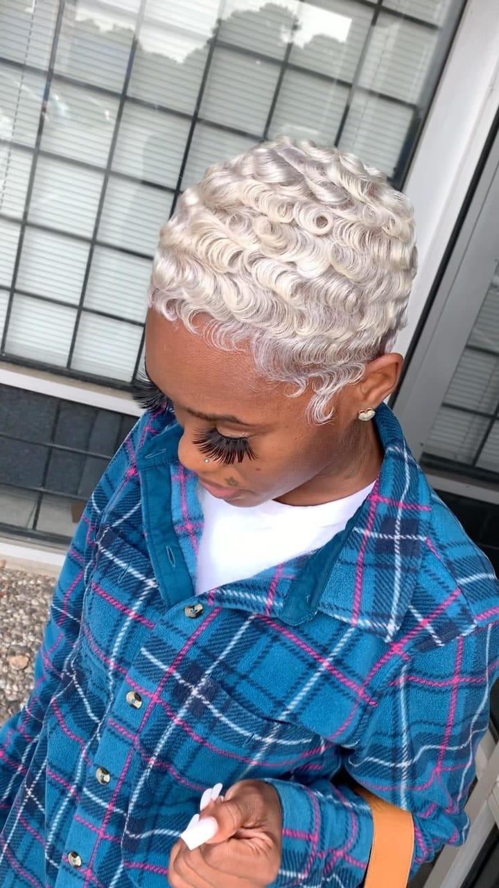 Post 9 by Houston Short hair Elan Simmons on Instagram (video)